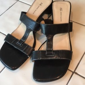 Pre-Owned Black Leather Anne Klein Slip ons sz 9.5